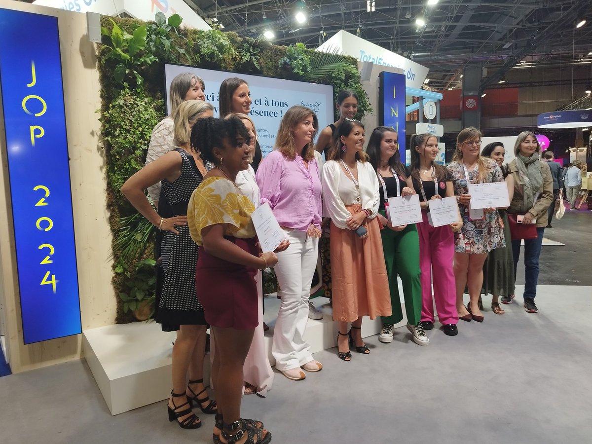Jessica_DEMAHIS's tweet photo. // Viva Technology 2023 // #entrepreneuriat 
Finir en beauté cette journée, en assistant à la 6 ème édition des @BizzOfeminin Awards avec @LucieBasch  en marraine. 
Bravo aux lauréates de cette édition: Koraï ,Arterya ,COLIBREE Intergeneration ,ToTake Up,FURIFURI. https://t.co/xi8ZhRKCjz
