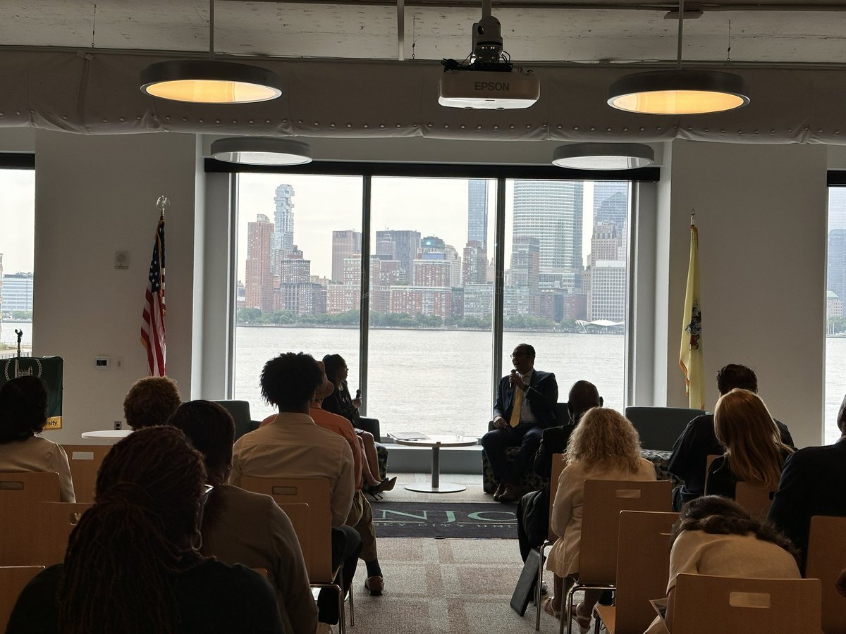 Thank you to @sbdchudson for hosting a fireside discussion on artificial intelligence and for keynote @WillHurd for providing us with actionable steps to educate and empower our community in @JerseyCity