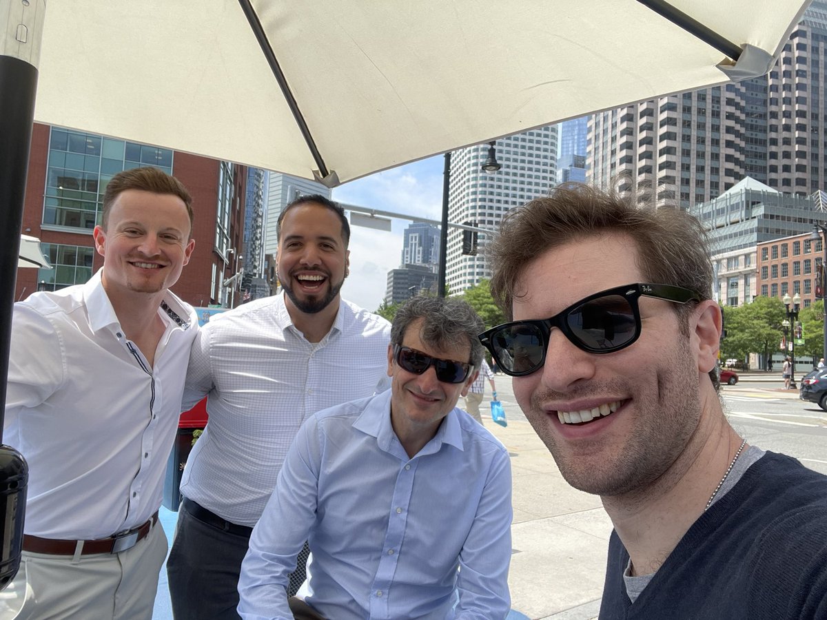 Enjoying some food 🦞 and sunshine ☀️ with Jonathan Bayerl, @EJScience and @RobertBlelloch from @UCSFstemcell before #ISSCR2023 presidential plenary session. @ISSCR