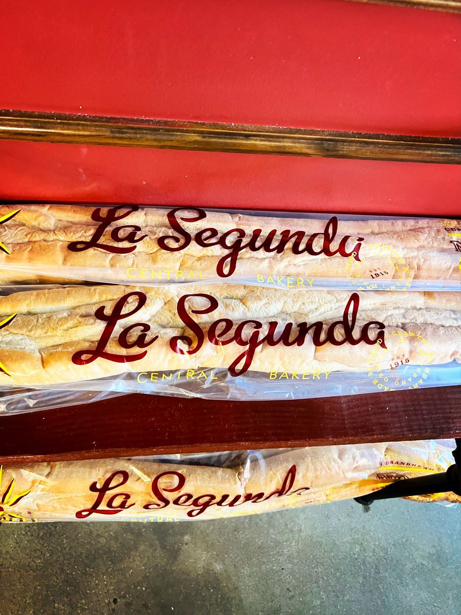 bobbydevito's tweet photo. Craig is right 🥖
#cubanbread #lasegunda #tampa @craigtimes https://t.co/h5nCUtZVrm