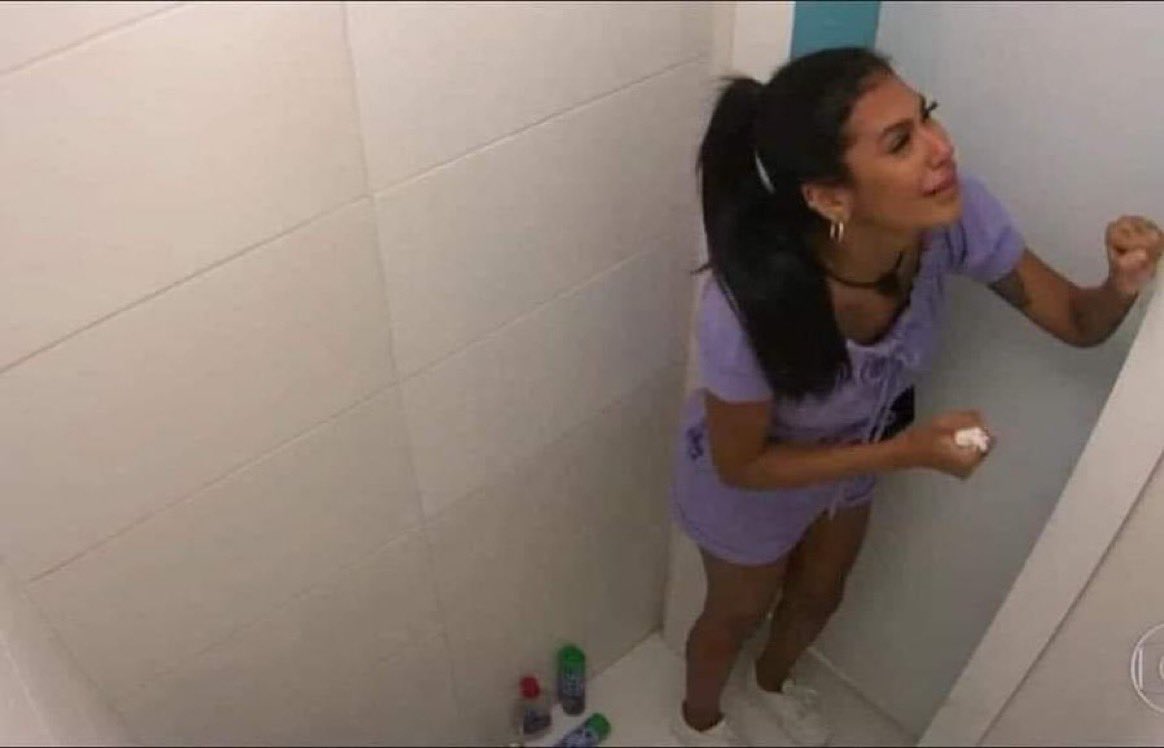 Adriel10k's tweet photo. Eu indo no banheiro da faculdade dar uma chorada pq não to entendendo nada da matéria que preciso de pontos pra passar https://t.co/VKwZopC6bZ