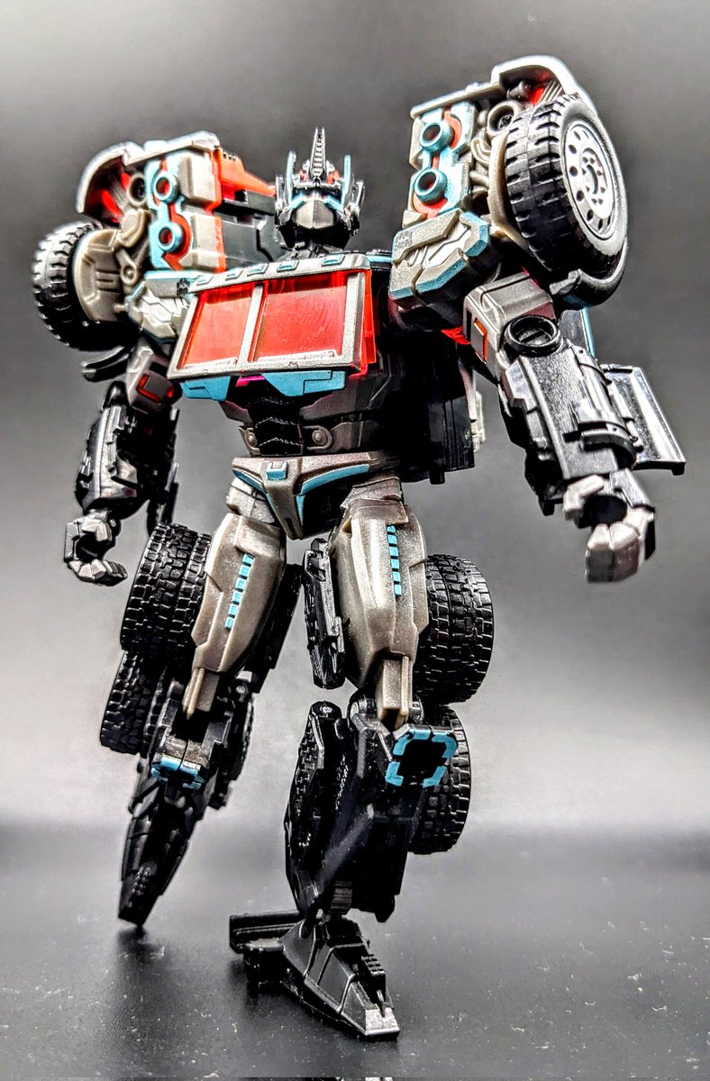 Black convoys just look very cool. #transformers