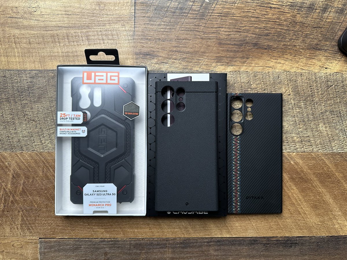 TechnicallyTee's tweet photo. 🚨 FOR SALE 🚨

Samsung Galaxy S23 Ultra 
Black/512GB/Unlocked

There is a small nick on the side that literally just happened like two days ago that’s pictured. The rest of the device is in MINT condition.  

Comes with:

Caudabe Sheath
Pitaka MagEZ 3
UAG Monarch Pro 
OEM Box (no sim tool) 
Of course going to throw in tons of extra accessories

$800 Shipped 

US Only!