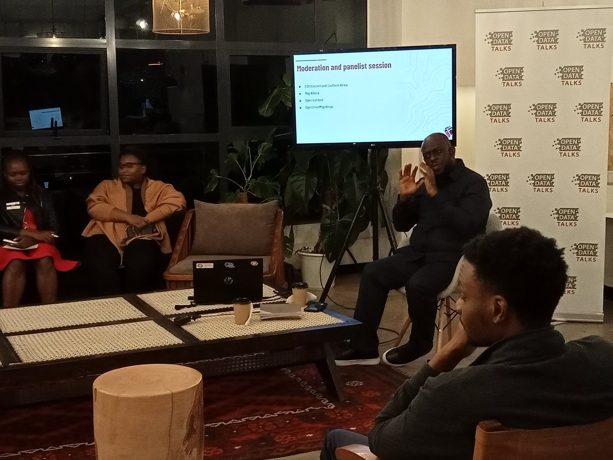 openmapping_esa's tweet image. Tonight&apos;s focus: The role of communities in open data.
#opendatatalks
#OpenMappingHub