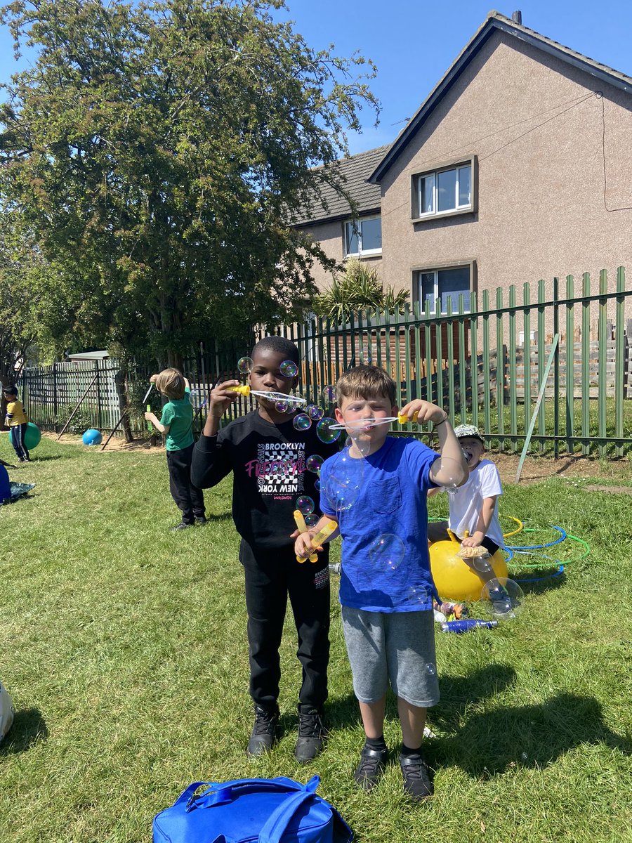 MissMorrow96's tweet photo. P3 filled their pompon jar and had an afternoon picnic in the sun to celebrate ☀️ @standrewsFCRC https://t.co/149dD7e1Bj