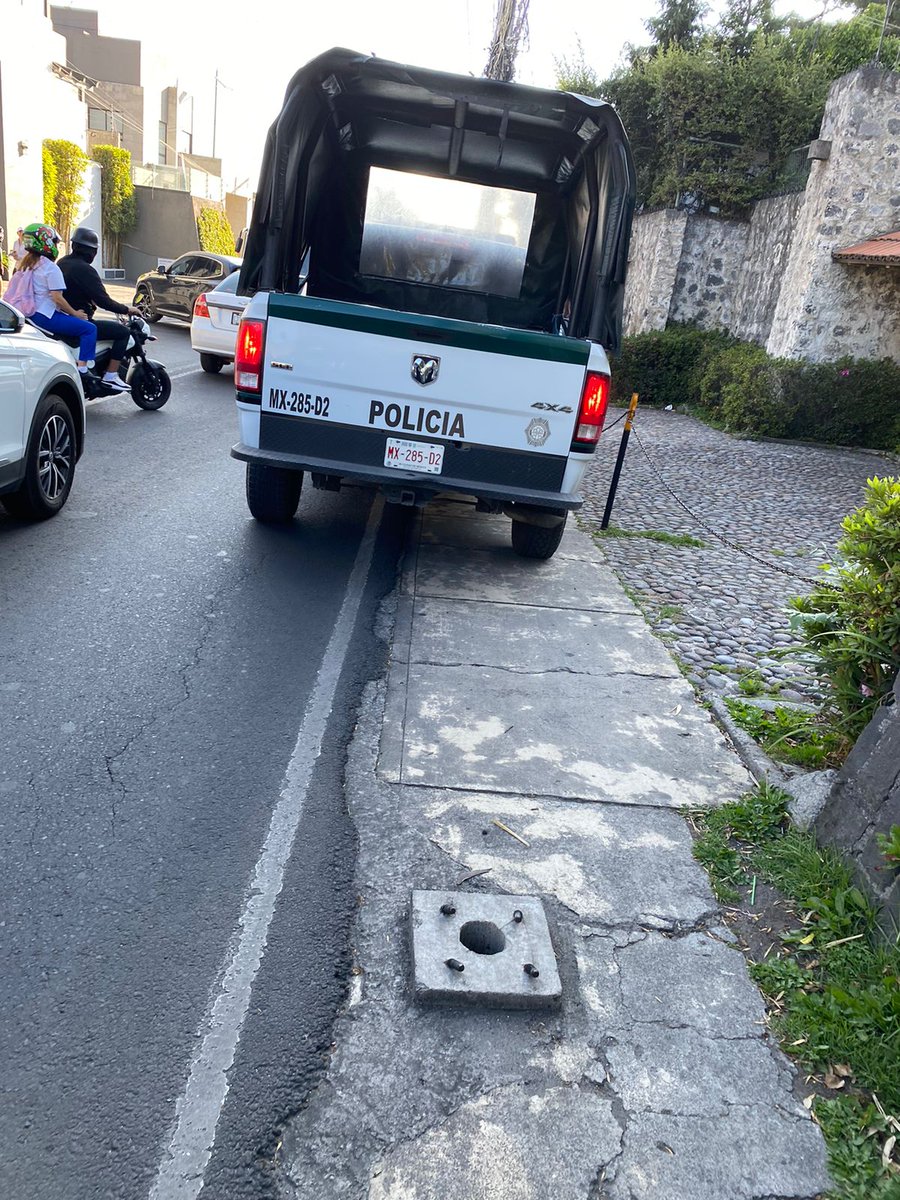 ALEJAMATZ's tweet photo. @Maffiguer vecinxs de la zona de #DesiertoDeLosLeones EXIGIMOS REDPETO!!! Este fue el caos que ocasionó hoy su "eventito", por lo menos 30 minutos más del tráfico de una avenida ya de por sí COLAPSADA  @OHarfuch @UCS_GCDMX @GobCDMX @SSPCMexico #UNIPOL https://t.co/akcjkjcHna