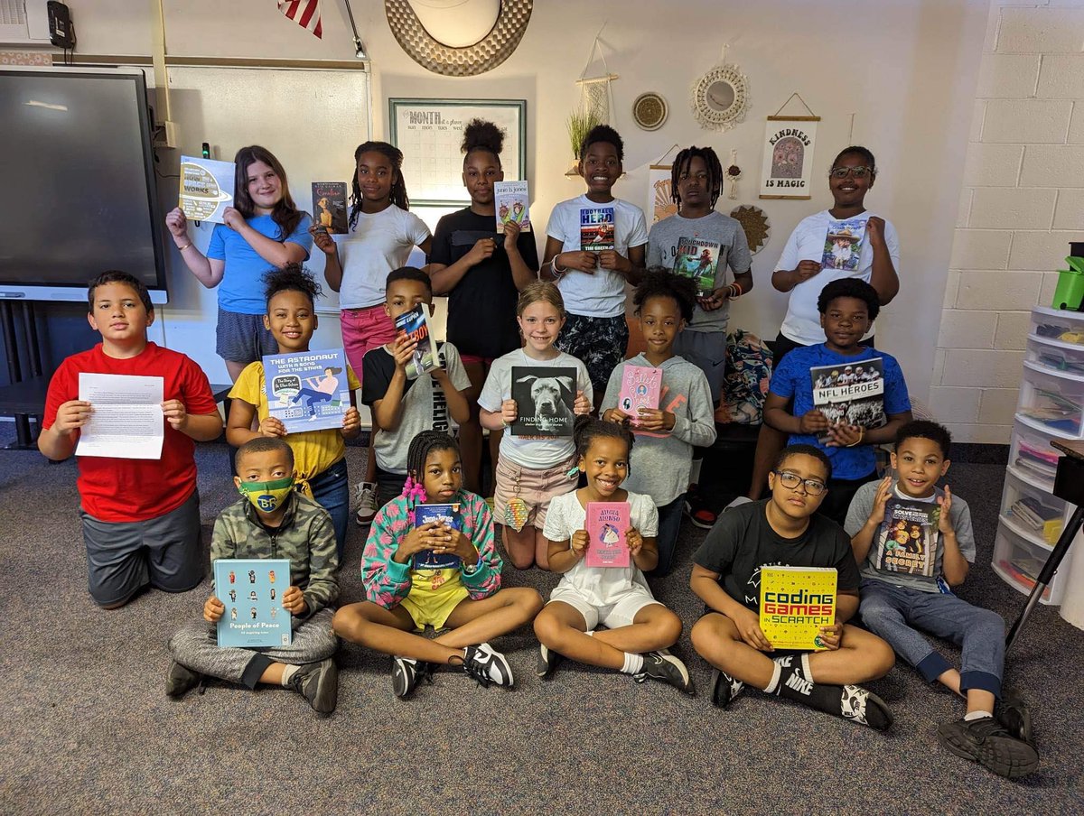CHUHSchools's tweet photo. The 4th graders in Kristy Minnillo’s class at Boulevard Elementary made new friends this year. And they’re not who you might expect: they are students, and even employees, at Case Western. Read more about the Boulevard Elementary and CWRU collaboration. >> https://t.co/QoCZoGZCzq https://t.co/u1hi9DkfaI