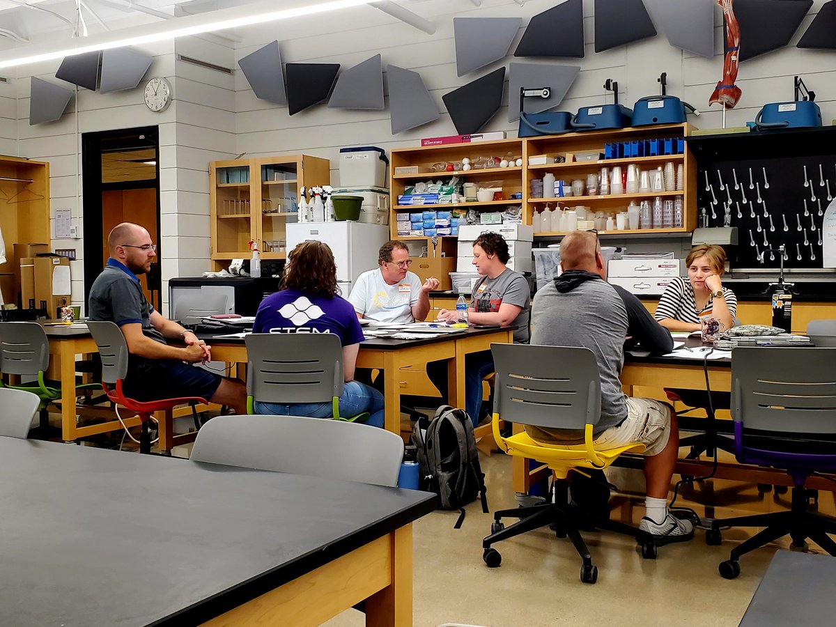 Learning with fellow science educators is powerful. @CF_schools @NPHuskies @GMG_Schools @HowardWinnCSD @COE_UNI Thank you for working together to make this happen @ActivateScience, UNI Science Department, @CentralRivers @AmandaSanderman