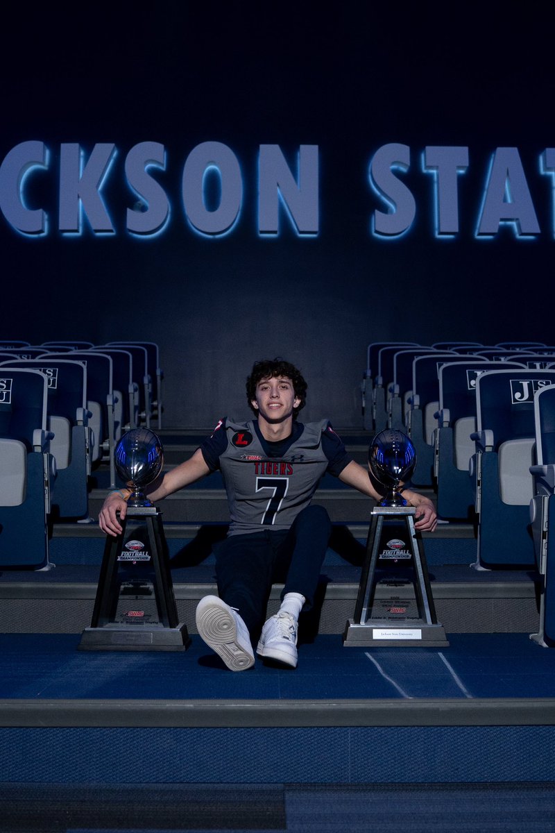 samherman123's tweet photo. Had a great day visiting Jackson State University last week. Thank you to @Coach_Hammock for inviting me down. @MrNoOffseason @KickItJZ @CollegiateMb https://t.co/4vnBRO3Tps