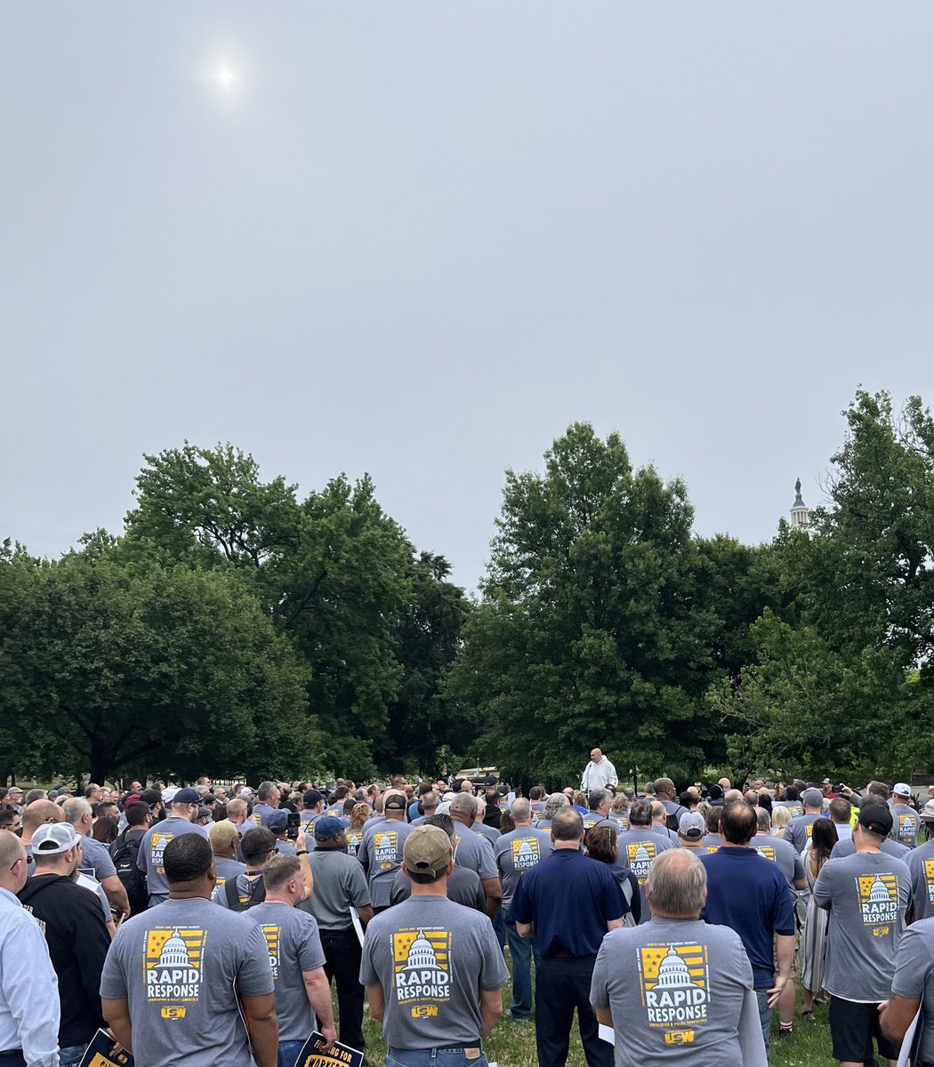 Started my day in the best way possible - rallying with the @steelworkers.
 
I am honored to be part of this fight. You can always count on me to protect organized labor and the Union Way of Life.