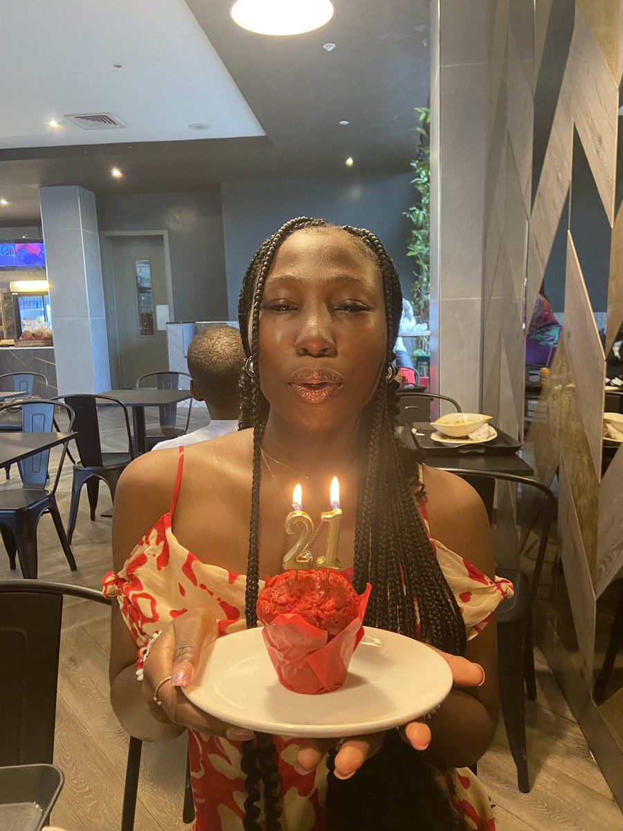 bissy_horla's tweet photo. 2023 - 2002 = 21🎉🥹❤️
Please, say a prayer for me🙏🥺 https://t.co/o3cUoW16g7