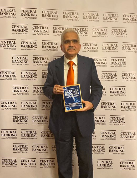 svvs1953_s's tweet photo. @DasShaktikanta 
Sir Many Many Warm Congratulations on the auspicious occasion of achieving the Coveted Award "Governor of the year" by CentralBanking Awards 2023 
In London.Proud moments to all Indians.
Regards https://t.co/cBC9GFAFmQ