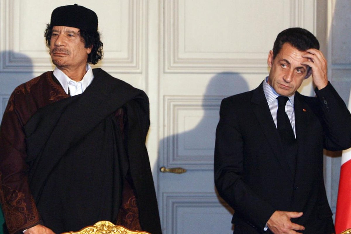 Rüşvetle suçlanan Sarkozy’nin evi arandı

Eski  Fransa Cumhurbaşkanı Nicolas Sarkozy'nin, '2007'de cumhurbaşkanlığı  seçim kampanyasını yürütmek için dönemin Libya lideri Muammer  Kaddafi'den yasa dışı maddi destek aldığı ve suç örgütü kurduğu'  suçlamasıyla yargılandığı dava…