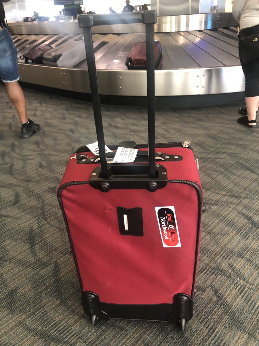 My Red & Black sticker helped identify my luggage. 

#NorthwoodHS #StudentJournalism
h/t ⁦@NorthwoodMrFox⁩