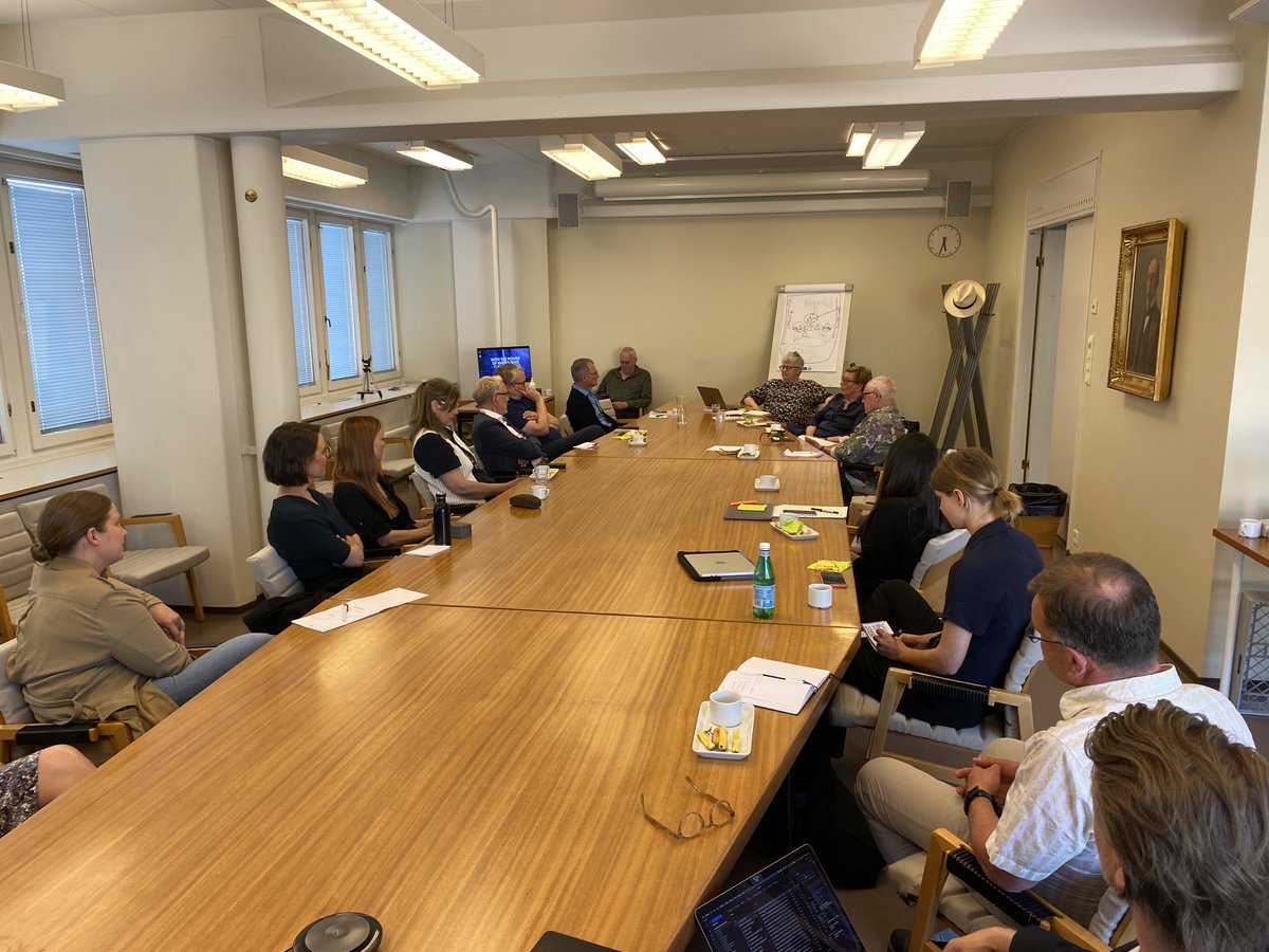 Brilliant talks by Joxerramon Bengoetxea and ⁦<a href="/joshaw/">Jo Shaw</a>⁩. Comments by Kaarlo Tuori and Kati Rantala. We all learned a lot about law and society research as well as citizenship issues.  ⁦<a href="/HelsinkiLaw/">Fac­ulty of Law, HelsinkiUni</a>⁩ #Krimo