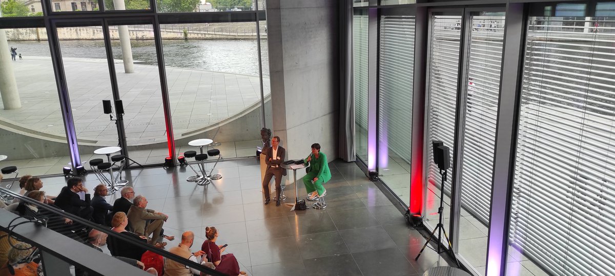 Schule bereitet nicht ausreichend auf Zukunft vor, so sinngemäß <a href="/EskenSaskia/">Saskia Esken</a>, Bildung muss sich verändern. Sie erwähnt auch die Forderung der <a href="/stiftungbildung/">Stiftung Bildung</a> nach einem Sondervermögen.

Doch was fehlt ist ein Konzept, hier müssen Bund und Länder ihre Hausaufgaben machen #BNE