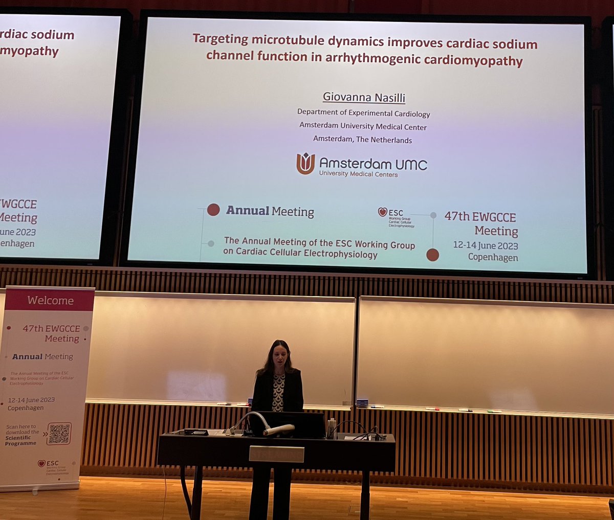 Super proud of our PhD student Giovanna Nasilli for doing a great job presenting her work on sodium channel/Nav1.5 and microtubules at the @escardio #EWGCCE meeting in Copenhagen 😊👏👏

#basicEP #ionchannels #electrophysiology @simona_casini