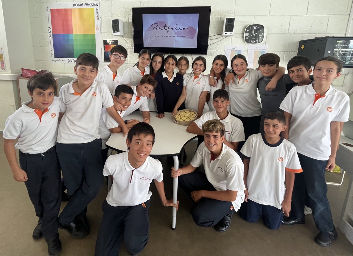 Nellysmdlv's tweet photo. Terminamos las exposiciones de Portfolios. Gracias a todas las familias y compañeros que han formado parte de esta reflexión y evaluación del aprendizaje #AsíEsNazaret #TripodLearning @NazaretArrecife https://t.co/j1tMO5oiZK
