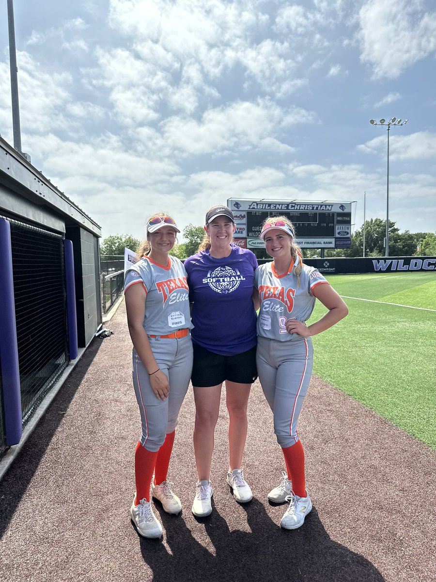 Sam_maddox2025's tweet photo. The ACU camp was amazing! @kaycee_slovak and I had an amazing experience! Thank you to the coaches who made it possible 💜 https://t.co/VhEpWZdLtU