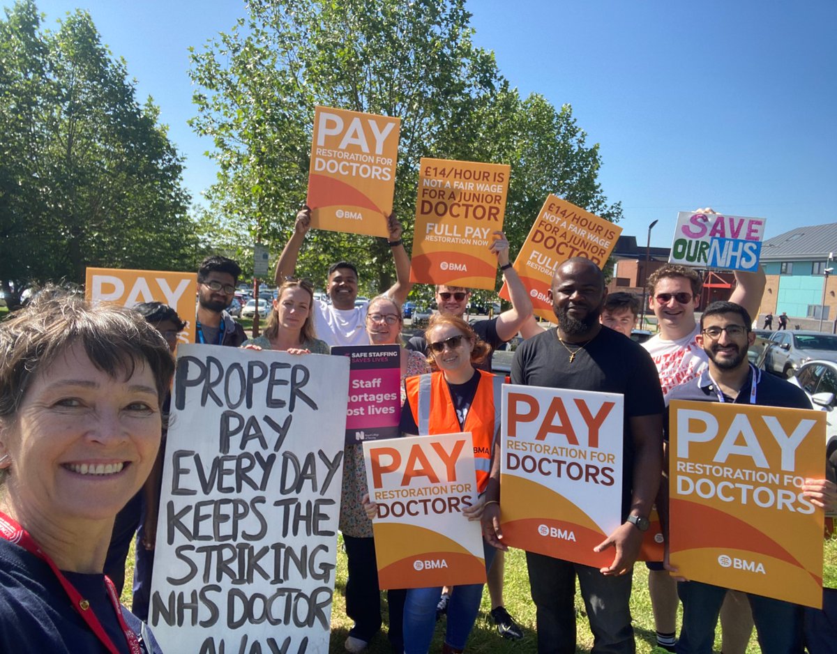 #RCNStrike 
#DoctorsStrike 

#StickTogether
#StrikeTogether
#WinTogether 
#SafeStaffingSavesLives 

Come to the tables of @theRCN & @TheBMA to discuss pay restoration .@SteveBarclay & show those who care for the nation that you value the work they do...