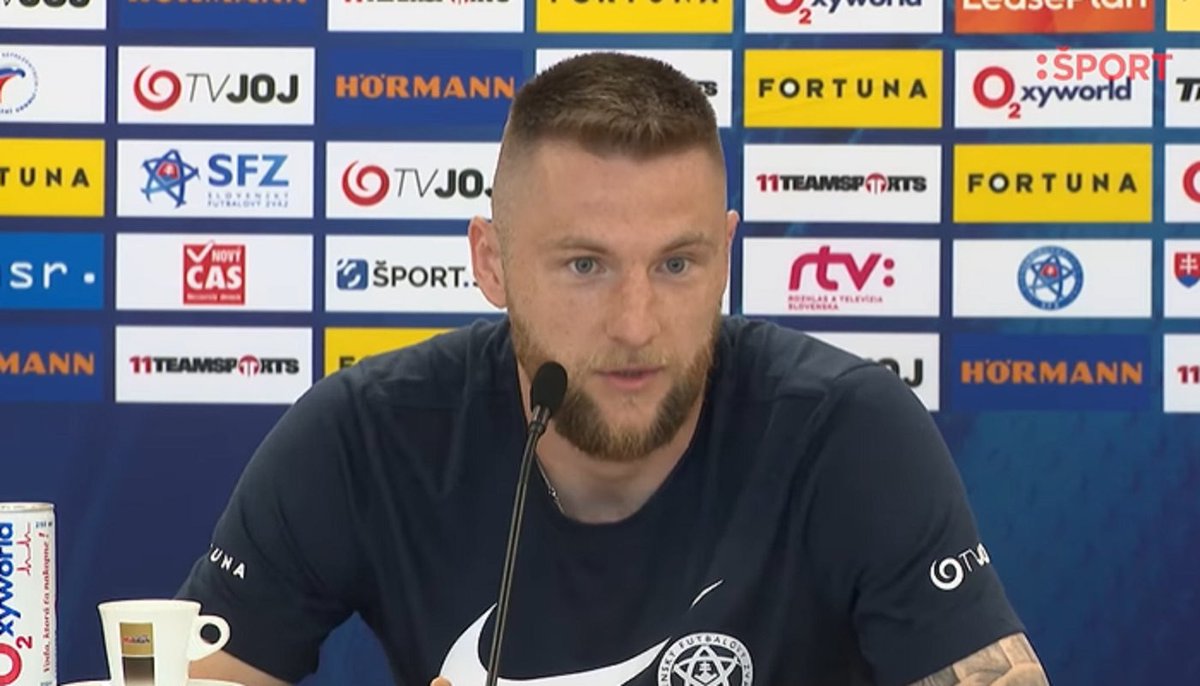 marifcinter's tweet photo. Skriniar: “Da quando ho detto all'Inter che non ero d'accordo con i loro termini per il rinnovo del contratto, sui media sono cominciate ad apparire cose che non erano vere. Mi ha colpito ed è stato difficile anche per la mia famiglia. Certo, lo capisco, perché fa parte del lavoro, ma se qualcuno prende una decisione che non piace a qualcuno, viene subito preso di mira.

Sono arrivati ​​tutti i tipi di insulti, quindi è stato difficile. Soprattutto per la famiglia. Ho sempre cercato di dare il massimo per la squadra. Ho lottato e provato. Sfortunatamente, è arrivato un infortunio che mi ha messo da parte. È un peccato non aver fatto l'operazione prima perché avrei potuto essere disponibile prima”