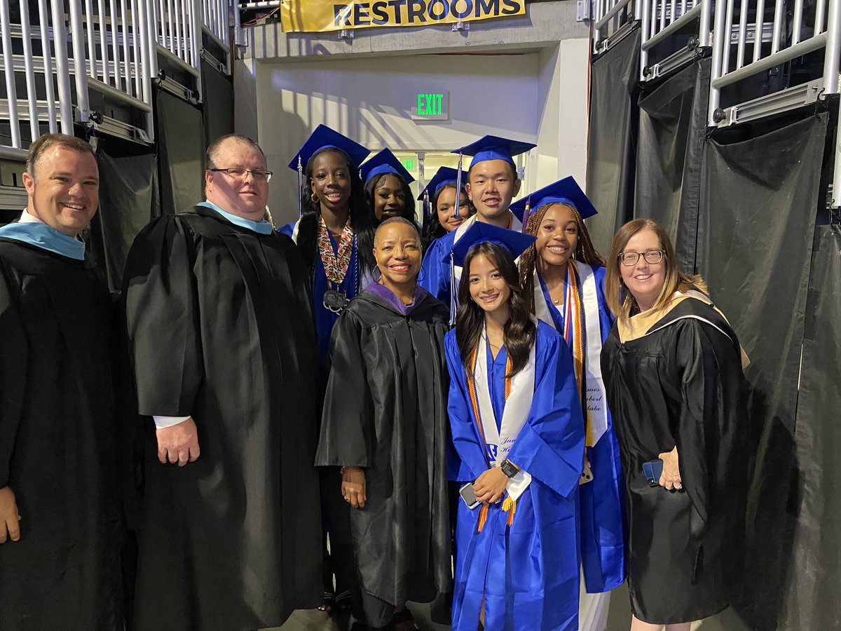 LearnerDSLI's tweet image. “Follow your dreams and your passion, and let that passion drive you to your destiny.” Amazing words from @ChefStretch_ to the Blake High School Class of 2023! @Blake_Principal @MsSneadTweets @MCPS #MCPSGrad