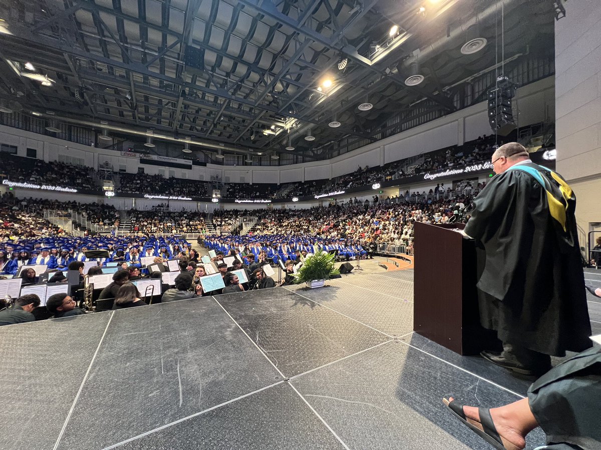 LearnerDSLI's tweet image. “Follow your dreams and your passion, and let that passion drive you to your destiny.” Amazing words from @ChefStretch_ to the Blake High School Class of 2023! @Blake_Principal @MsSneadTweets @MCPS #MCPSGrad