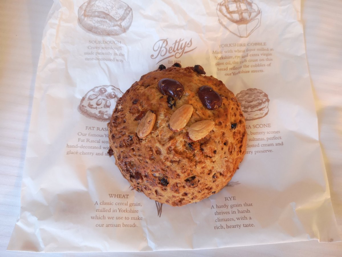 HazelGaynor's tweet image. My precious! ❤️😋 #FatRascal #booktour #wheninyorkshire