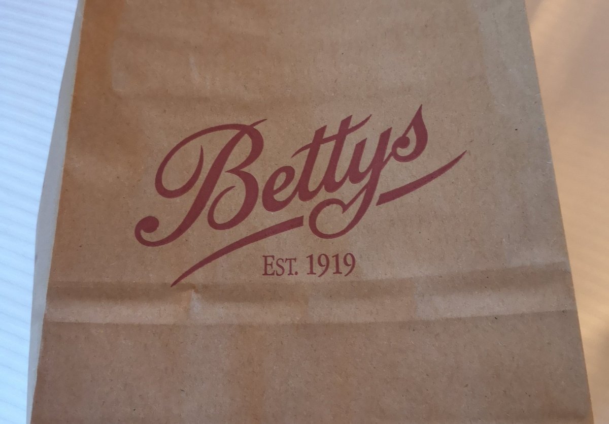 HazelGaynor's tweet image. My precious! ❤️😋 #FatRascal #booktour #wheninyorkshire