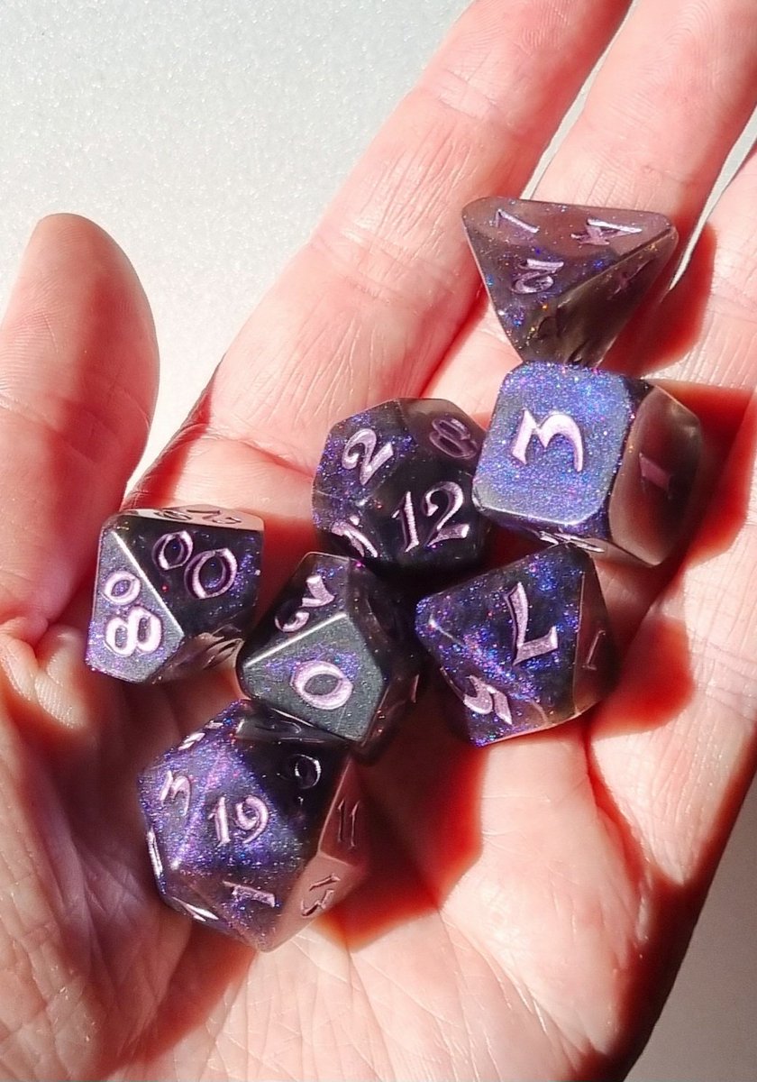 TeamParaluna's tweet photo. Did I have to get the Essek dice immediately? No. Did I get them immediately because Essek Thelyss merch? Yes.
And then you hold them up into the sunlight and they become these SWIRLING GALAXIES AH
THE LUXON BEACON 20
no regrets🥲 https://t.co/OpKpFv32Fy