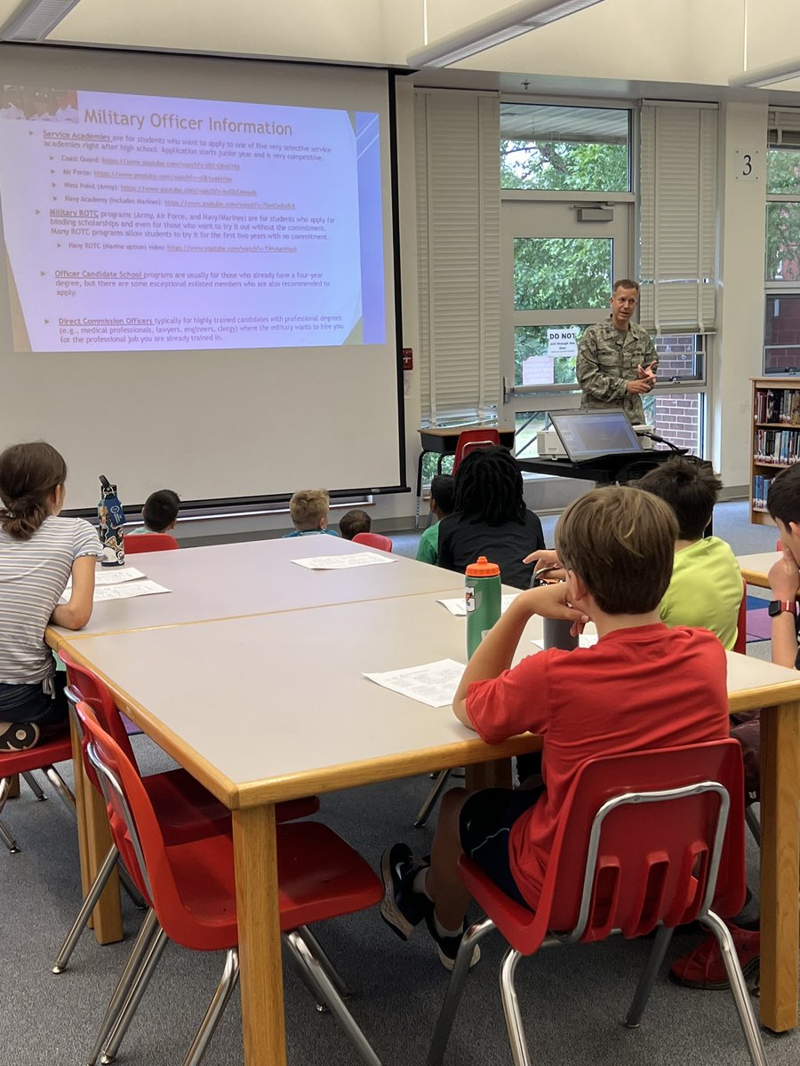 GlebeVolunteers's tweet image. Career Day!!!! Our volunteers are amazing!! 
#APSisAwesome #APSGetInvolved