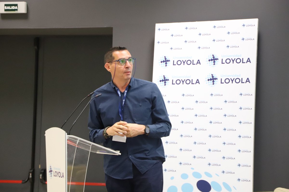 LoyolaResearch's tweet photo. El #CIDR2023 en @LoyolaAnd abre con la mesa redonda de expertos en la que ha participado el catedrático de Catedrático de Análisis Geográfico Regional Jorge Olcina
"El descenso de las precipitaciones hace necesaria la política del gasto del agua por unidades territoriales". https://t.co/fYQwTtNZNi