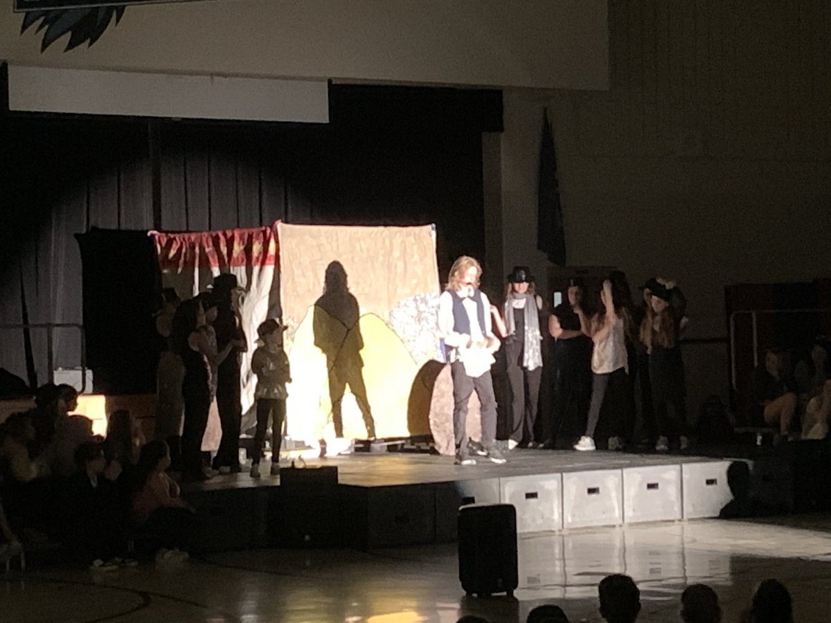 JulieRuberto's tweet photo. Wow! What an incredible show put on by our @BonaventurePS Ss! Thank you to the leadership of Abbey Clark our music teacher and many dedicated staff for making this such a wonderful memory! Tickets on sale for June 14 &amp; 15th shows! $5 at the door! Come and enjoy! @wendymacinnis1 https://t.co/bAN6tMMbrk