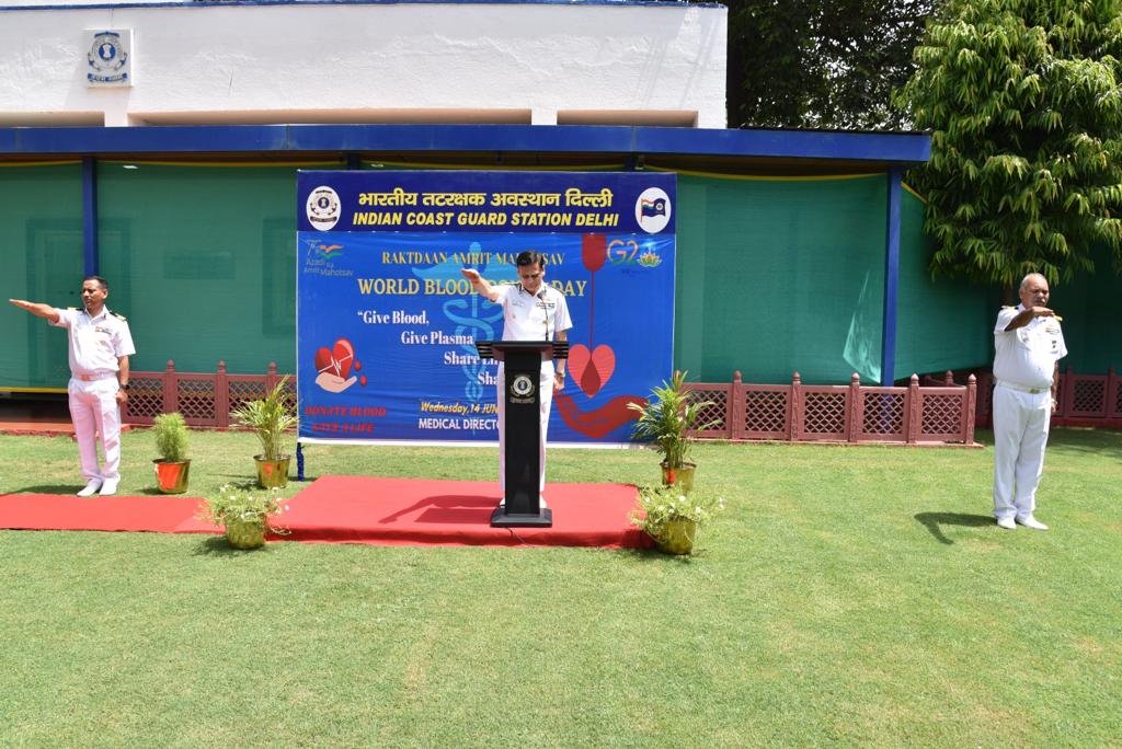 IndiaCoastGuard's tweet photo. #WorldBloodDonorDay 
was observed at @IndiaCoastGuard Headquarters, #NewDelhi under the banner of ‘Raktdaan Amrit Mahotsav’. The pledge was administered by IG Neeraj Tiwari, TM, DDG (HRD).

#GiveBlood #GivePlasma #ShareLife #ShareOften https://t.co/huGz1F3XjZ