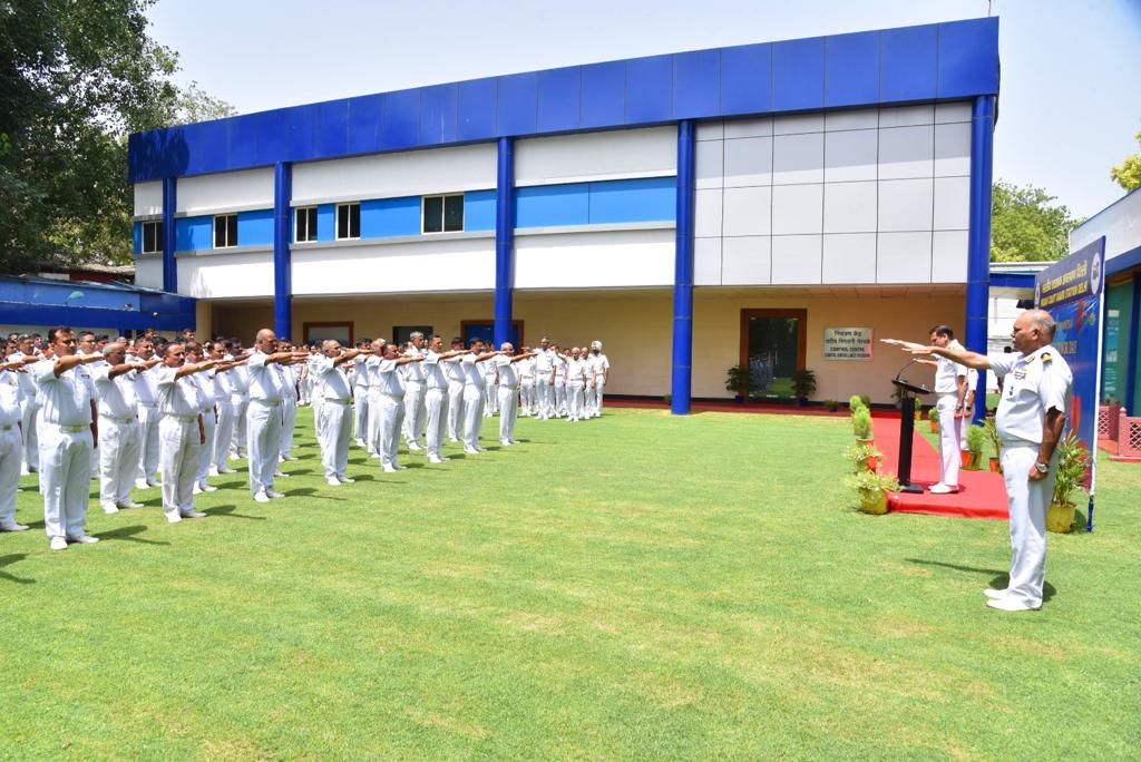 IndiaCoastGuard's tweet photo. #WorldBloodDonorDay 
was observed at @IndiaCoastGuard Headquarters, #NewDelhi under the banner of ‘Raktdaan Amrit Mahotsav’. The pledge was administered by IG Neeraj Tiwari, TM, DDG (HRD).

#GiveBlood #GivePlasma #ShareLife #ShareOften https://t.co/huGz1F3XjZ