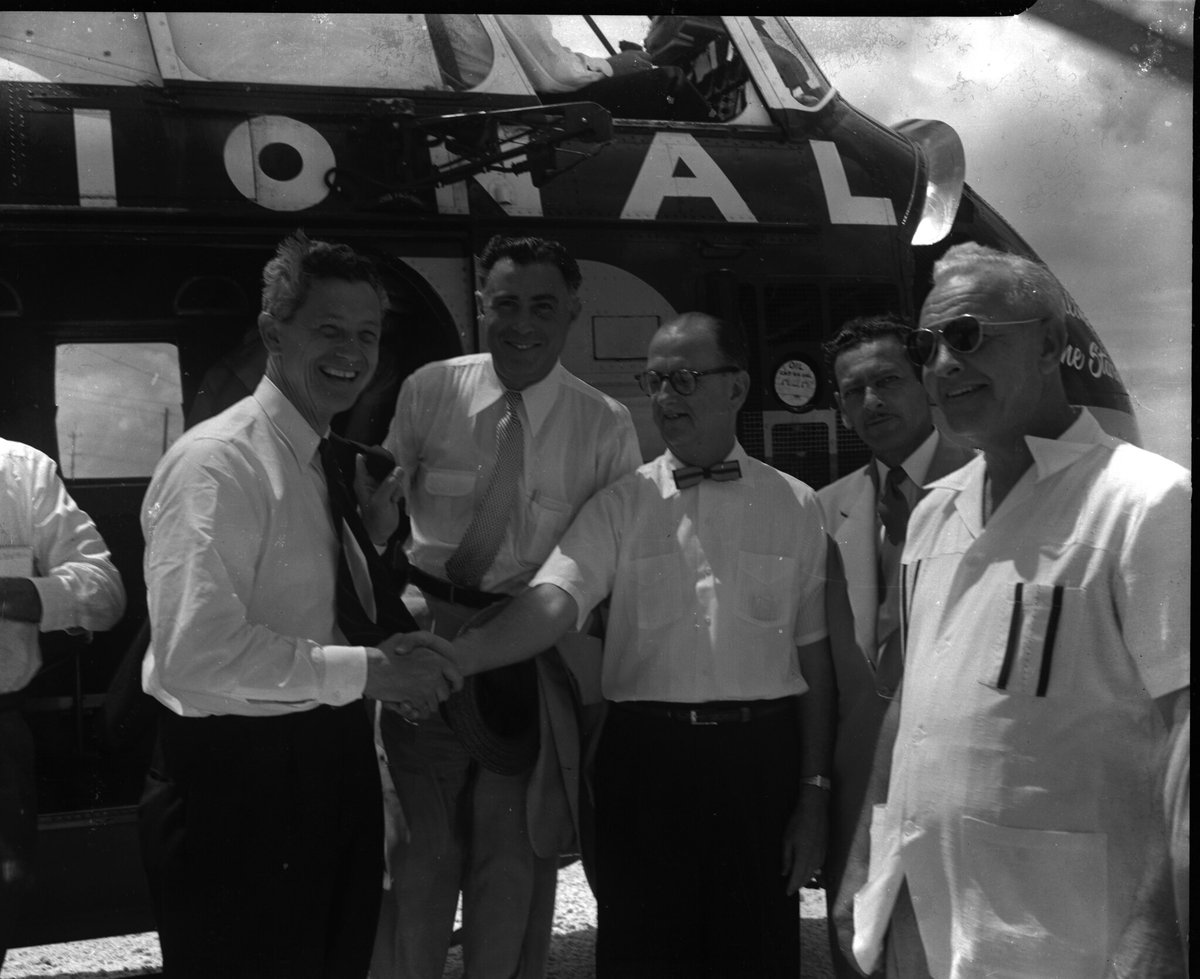 keyslibraries's tweet photo. Keys History, 6/15

1958 - Governor and Mrs. Leroy Collins were in Key West visiting their son Leroy Jr. who was stationed on a submarine at the Naval Station.

more: https://t.co/xun0mKHE4H

#flkeys200 #libraryarchives #keyshistory https://t.co/SEyKMk3eMb