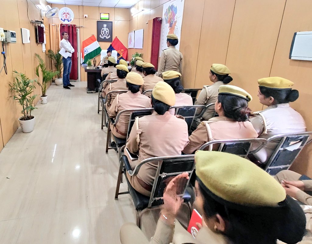 मिशन शक्ति अभियान अंतर्गत सहायक पुलिस आयुक्त ३ सर्किल  में नियुक्त महिला बीट पुलिस कर्मियों की मीटिंग कर आदेश निर्देशो से अवगत कराया गया।
<a href="/ACP3NOIDA/">ACP3 NOIDA</a> <a href="/DCP_Noida/">DCP_Noida</a> <a href="/noidapolice/">POLICE COMMISSIONERATE GAUTAM BUDDH NAGAR</a> <a href="/Uppolice/">UP POLICE</a> <a href="/missionshaktiup/">MissionShakti</a>