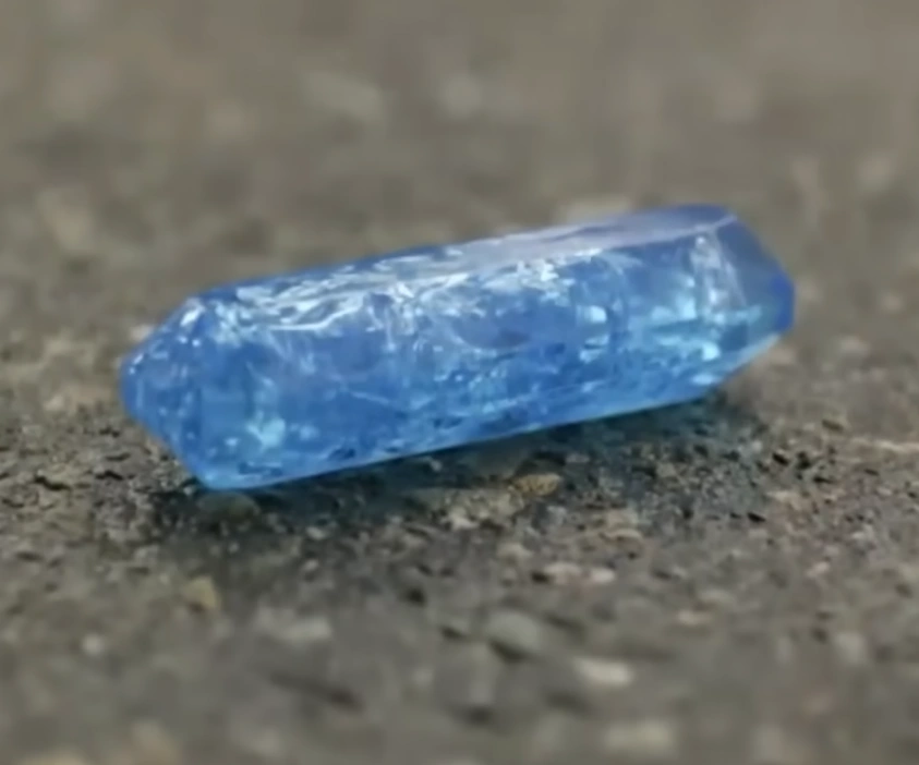 Beyond_TLOU's tweet photo. As Team Flash tries to stop "Julian", he uses #Cicada's dagger to negate their powers and teleports away. However, the #NegativeSpeedForce releases Julian in the process, taking only the crystal and dagger with it. https://t.co/XCK0FT5RHG