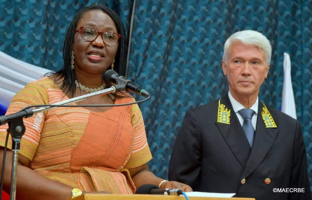 Dsiribie's tweet image. #Burkina_Russie «Le Burkina Faso se rappellera toujours des pays amis et sincères comme la Fédération de Russie, qui ont contribué à la sauvegarde de son intégrité territoriale là où d’autres ont opté de l’abandonner à son triste sort», Olivia Rouamba min des affaires étrangères.