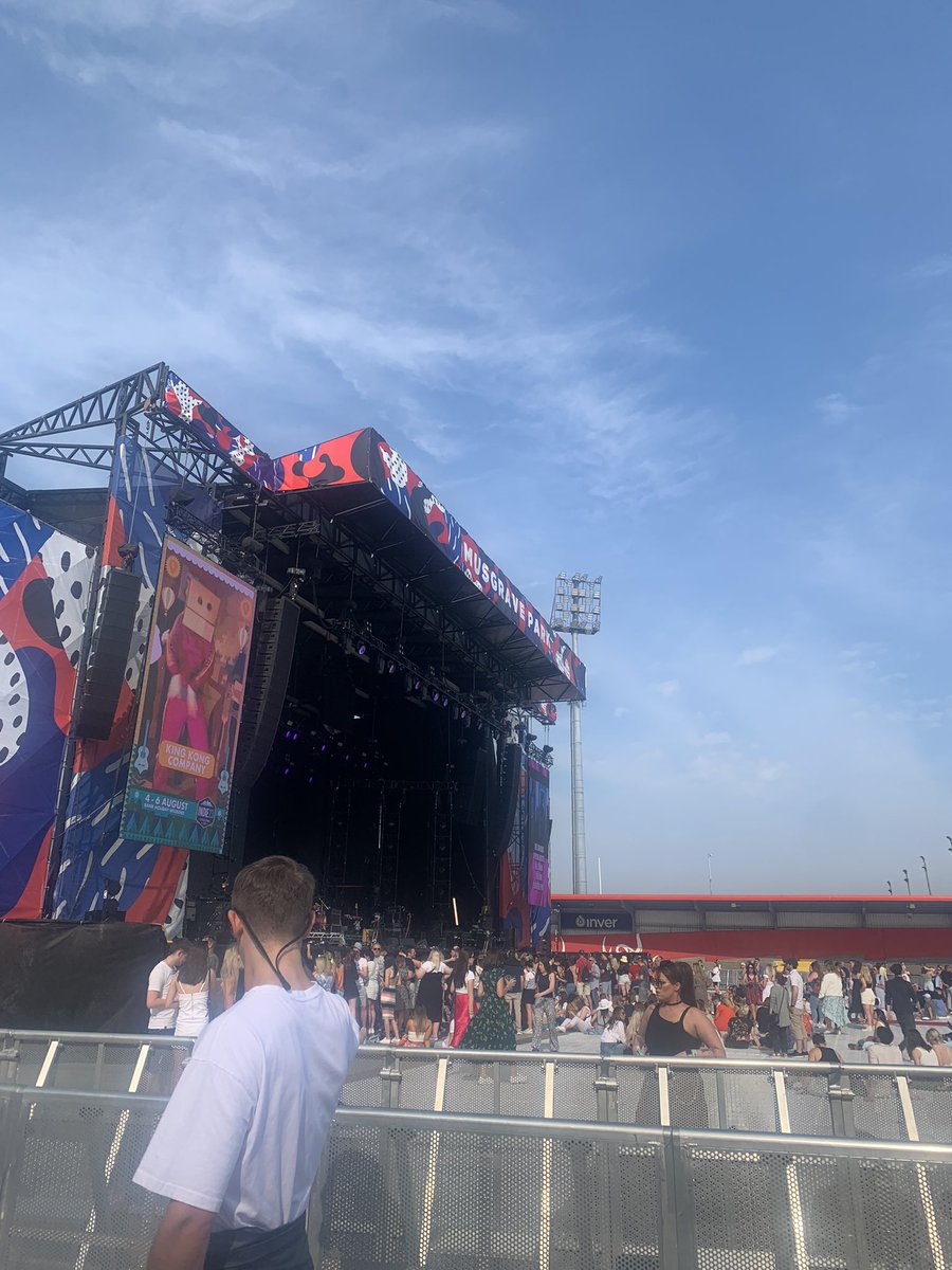 familiarmeg's tweet photo. Musgrave park Cork I am back with a free golden circle wristband thank you lord @PaoloNutini https://t.co/s32DLta115