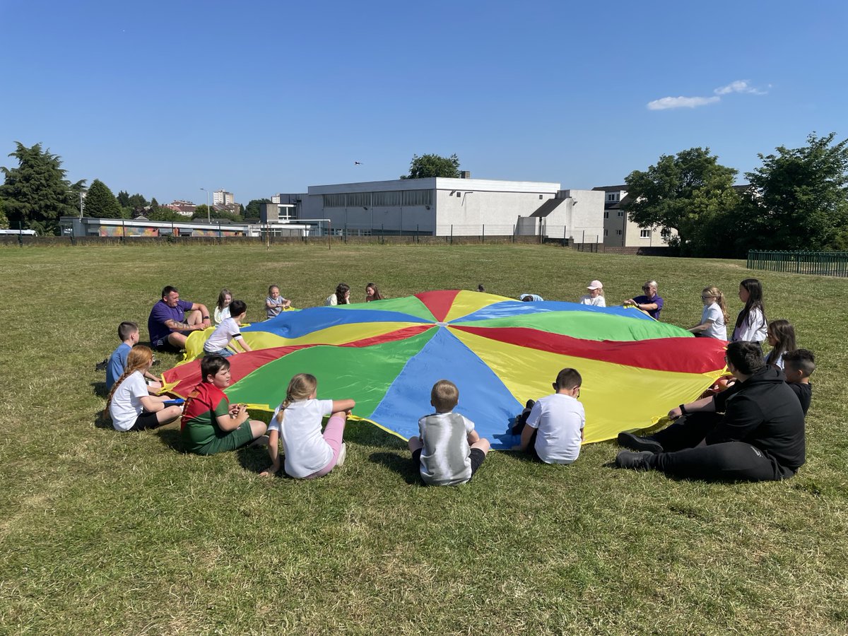 Clydebank youth group:
With another scorcher of a day😀  we got the junior's to showcase their car washing skills and our mini's doing some fun outdoor team building games.
A good day all round! #youthwork <a href="/ysortit/">Y sort it</a> <a href="/WDCouncil/">West Dunbartonshire Council</a> <a href="/YouthScotland/">Youth Scotland</a>