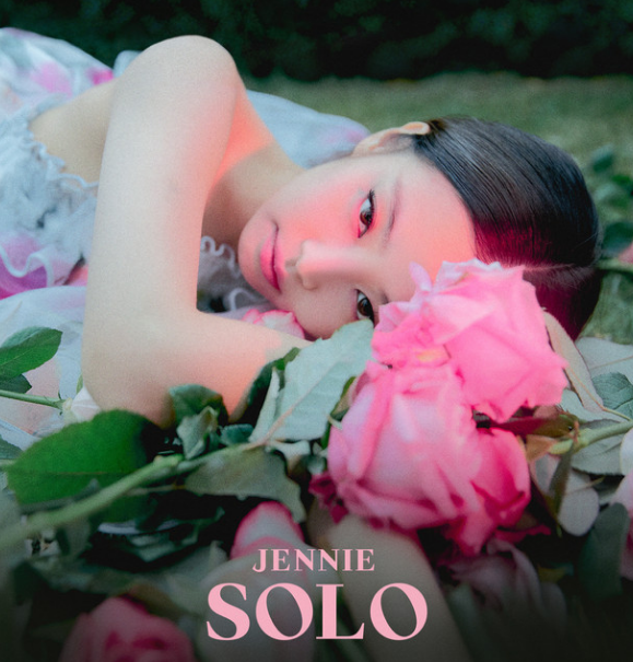 AboutMusicYT's tweet photo. 'SOLO' by BLACKPINK's Jennie had the biggest debut week of any song by a soloist in South Korea (since 2018, based on Circle Chart).

- The song received over 70.8M index points that week, debuting at #1. https://t.co/bVxxOi1raF