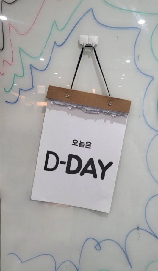 they ripped off the calendar pages each day to count down the days until LUN8 debut 🤍

#LUN8 #루네이트