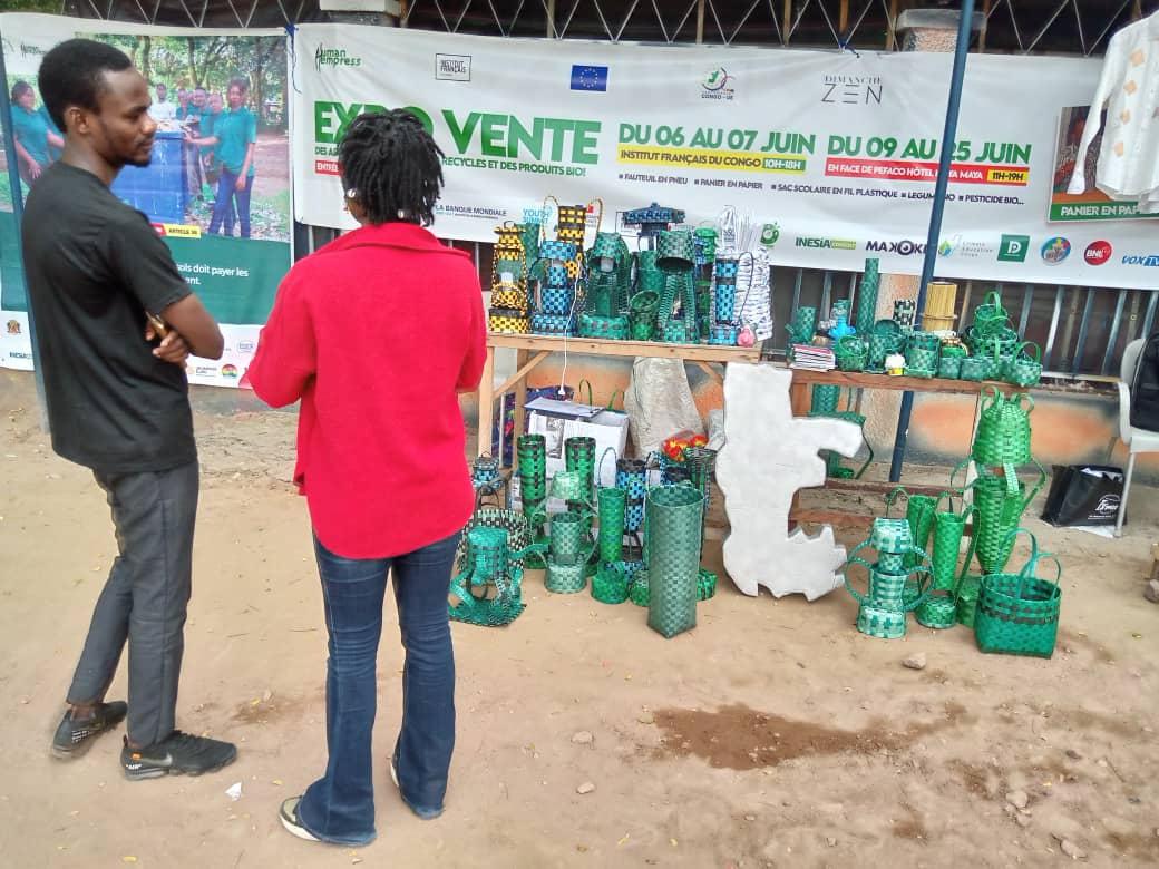 PsPaule's tweet photo. #ClimateAction , créer une économie circulaire et Durable. Les defis déchets en Afrique sont énormes. Petit pas Paf.
#philo #environment #lifetwt https://t.co/baGRdgQW4M