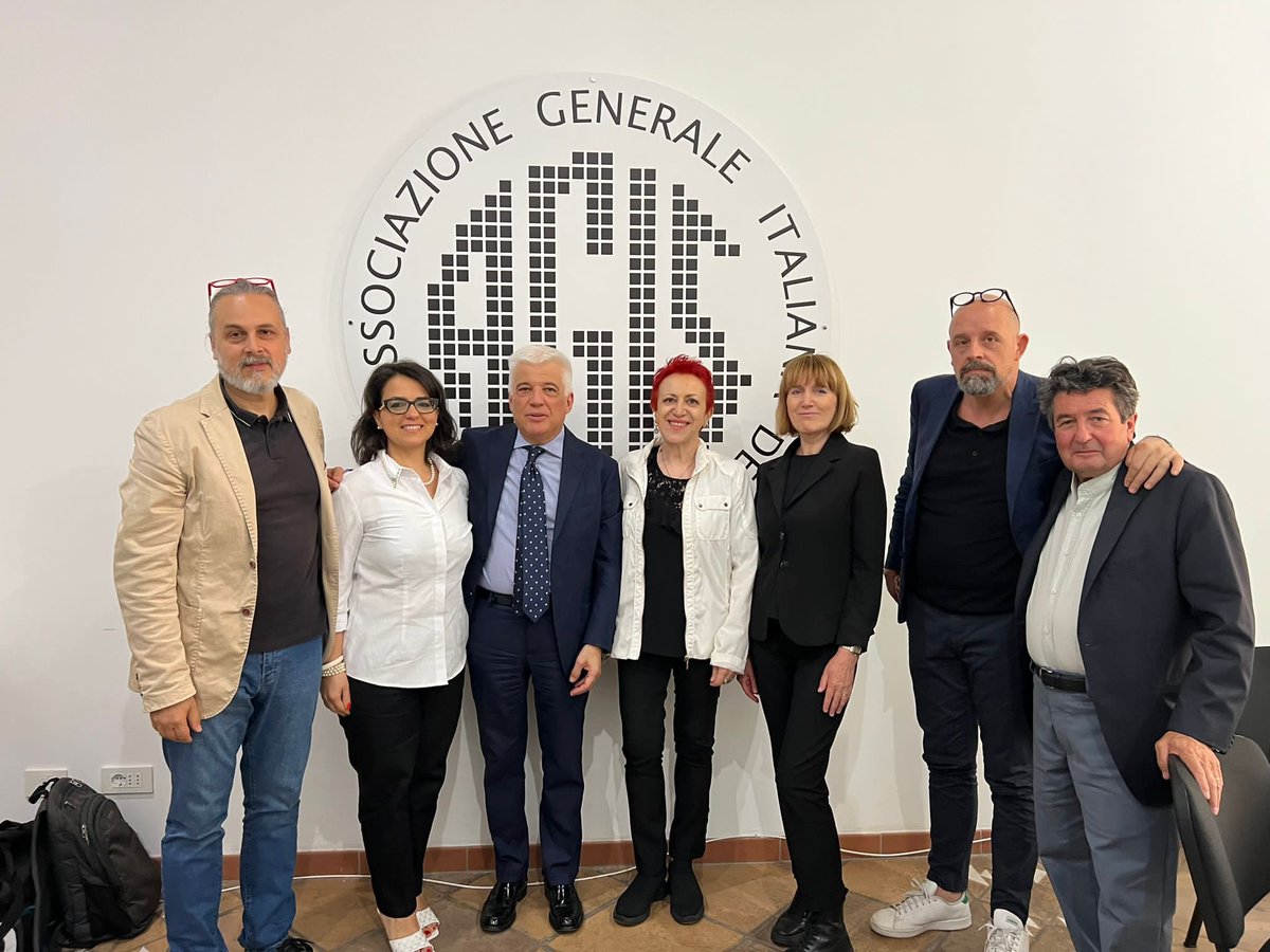 Grazie al Presidente <a href="/f_giambrone/">Francesco Giambrone</a> per aver aperto l’Assemblea Generale di AIFORART in <a href="/Agisweb/">Agis</a>. Temi e obiettivi importanti per la formazione italiana d’eccellenza delle arti performative, complessa ma robusta dorsale del sistema dello spettacolo dal vivo. Ad maiora.