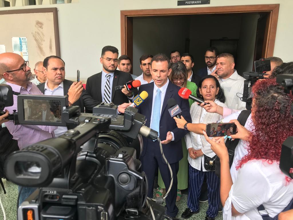 Mujeres_COPEI's tweet photo. ¡Hola Venezuela! Hoy amanecimos con Candidato propio he inscrito para las primarias 
Roberto Enríquez Presidente
#vivaVenezuelalibre https://t.co/kj0ystMUW4