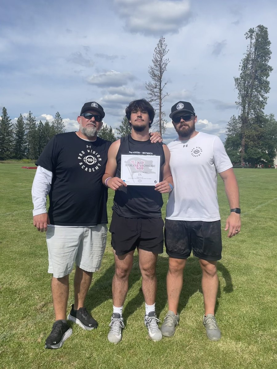 Had a great time at the @ShowcaseSpokane showed out and won DLINE MVP and fastest big man. Thank you @WhitworthFB for hosting this great event.  @NickFarman55 @BrandonHuffman @Micah_Chen @PNWSports_ @Pro_Vision_Acad