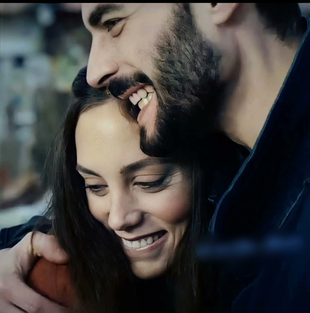 anassstacy's tweet photo. Today, a year ago, we watched together the last episode #KaderiminOyunu 🙌🤍😭 The bittersweet ending made us sob, but also showed us that love is all-forgiving, but one must bear responsibility for the mistakes of the past, which is sometimes too heavy💔💔💔

#AkınAkınözü #AsCem https://t.co/sL1zs2pVzb