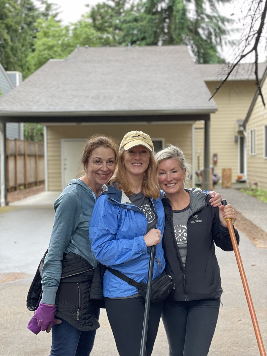 AttainHousing's tweet image. We had Windermere Yarrow Bay spend their #CommunityServiceDay2023 at another one of our #TransitionalHousing properties, where they cleared debris, laid mulch, removed, reorganized, and took inventory of tools and supplies in the storage sheds. THANK YOU!💚#VolunteerSpotlight