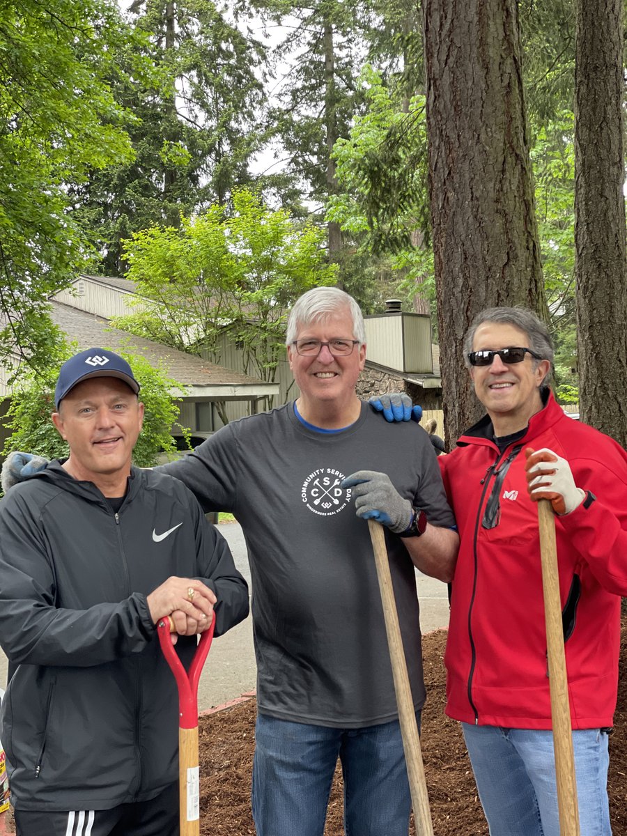 AttainHousing's tweet image. We had Windermere Yarrow Bay spend their #CommunityServiceDay2023 at another one of our #TransitionalHousing properties, where they cleared debris, laid mulch, removed, reorganized, and took inventory of tools and supplies in the storage sheds. THANK YOU!💚#VolunteerSpotlight